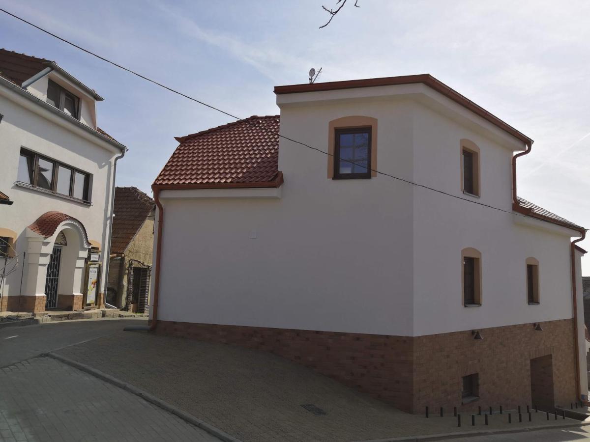 Penzion Sarlota & Vinarstvi Vitek Josef Mutenice Bagian luar foto